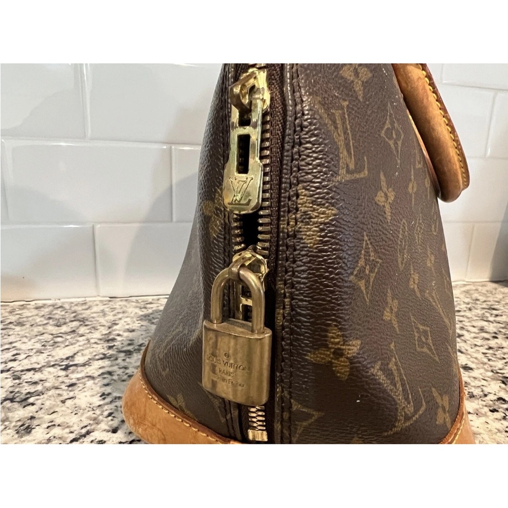 Louis Vuitton Brown Monogram Handbag - Picture 8 of 9